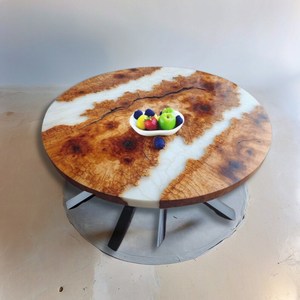Mesa de Comedor Redonda Hecha a Mano con Resina Epoxi y Madera Natural con Diseño de Río Blanco, Muebles Artísticos Modernos de Lujo para el Hogar - Product Image 3