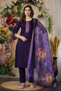 Elegante conjunto de Kurti, pantalón y dupatta de corte recto. Graciosa y moderna, eternamente clásica. - Product Image 4