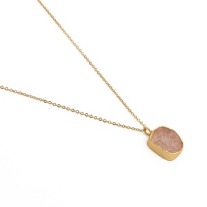 Collar de piedra natal de octubre, colgante Rectangular de cristal Rosa hecho a mano con chapado en oro, joyería de moda - Product Image 3