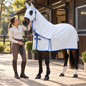 Couverture de cheval à capuche intégrale carrée en Ripstop avec ouvertures pour les yeux |   Couverture pour cheval blanche avec bordure bleue et sangles de poitrail réglables - Product Image 3