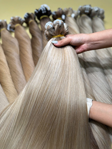 Cheveux Humains Vierges Bruts de Haute Qualité 100% Naturels, Tissage Machine, Doux, Soyeux, Lisses, Sans Nœuds, Brillance Naturelle, Approvisionnement Direct Usine - Product Image 1