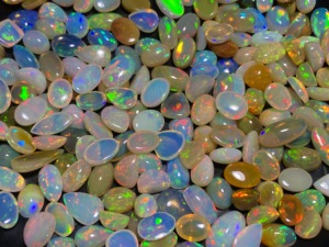 Ópalo Cabujón Natural Etíope, Gema Multicolor, Corte Cojín, Corte Pera, Calidad Súper Fina para Joyería - Product Image 1