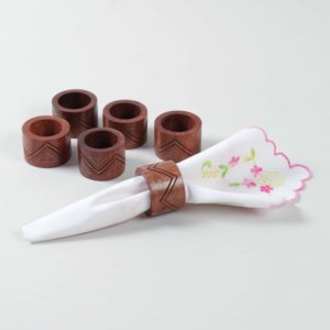 Anneaux de serviette en bois naturel rustique, accessoires de table faits à la main pour salles à manger, restaurants, hôtels et décoration d'événements - Product Image 3