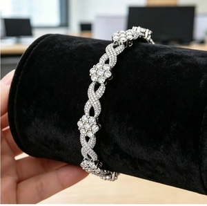 Pulsera Cubana Floral Infinity de Plata de Ley 925 con Diamantes Moissanite VVS, Joyería de Lujo - Product Image 1