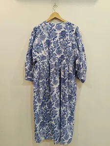 Robe midi en coton à imprimé floral bleu bohème avec manches bouffantes, coupe ample, col à nouer, robe d'été pour femmes - Product Image 4