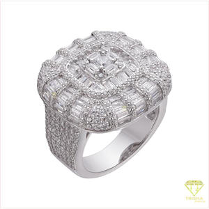 Bague carrée large en argent sterling 925 avec motif géométrique en pierres baguette, diamant Moissanite de qualité supérieure, bijoux de luxe pour la vente au détail - Product Image 4