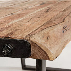 Mesa de Comedor Artesanal con Borde Natural, Acabado Orgánico en Tablones Unidos, Patas Metálicas en Forma de U con Acabado Negro Desgastado - Product Image 4