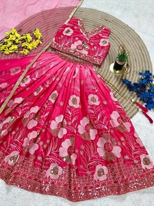 Ensemble Lehenga Choli traditionnel indien pour fille avec broderie florale et dupatta pour les occasions de mariage - Product Image 5