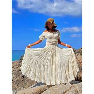 Ensemble deux pièces bohème blanc pour femme, haut court smocké à épaules dénudées et jupe longue étagée fluide, tenue de plage et de villégiature, ensemble coordonné - Product Image 1