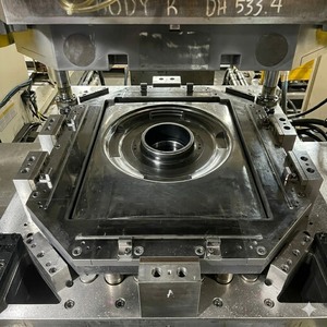 Moule d'emboutissage progressif OEM pour applications industrielles à haute vitesse et de précision - Product Image 5