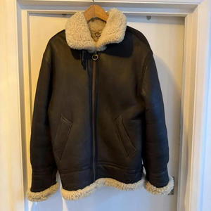 Veste en cuir faite à la main en fausse fourrure de mouton personnalisée – Veste en cuir unisexe de style classique, luxueux, authentique, moderne et professionnel - Product Image 2