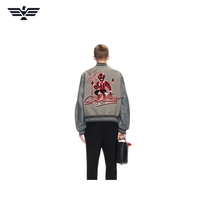 Blouson universitaire gris écologique pour homme avec blocs de couleur, col montant, fermeture éclair, lettres brodées et manches bomber style baseball