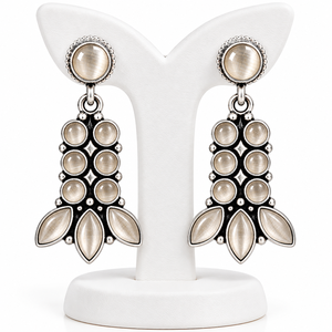 Nouvelles boucles d'oreilles pendantes en argent oxydé avec pierre œil de chat couleur pêche |   Bijoux de mode en gros - Product Image 1