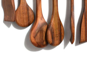 ช้อนไม้ด้ามยาวพรีเมียม ทำจากไม้เนื้อแข็ง สำหรับทำอาหาร ตักข้าว แกง น้ำซุป ใช้งานง่าย เป็นมิตรต่อสิ่งแวดล้อม - Product Image 4