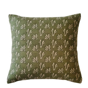 Funda de Almohada Hecha a Mano en India con Nuevo Diseño Floral en Color Verde, Funda de Cojín de Algodón con Estampado a Mano para Sofá, Cama o Decoración - Product Image 1