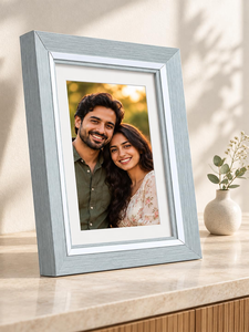 Marco de Fotos Versátil para Mesa y Pared, con Soporte de Escritorio y Opciones de Montaje en Pared para la Familia - Product Image 4