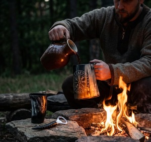 Mug et verre à shot de style viking en corne de bœuf avec ouvre-bouteille, ensemble de 3 pièces, vaisselle de camping portable, poignée en corne vintage, design luxueux - Product Image 1