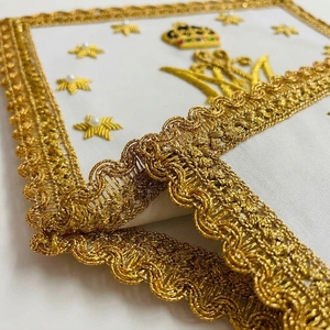 งานปักดิ้นทองคำแท้ทำมือ ลายตราสัญลักษณ์พระแม่มารี พร้อมมงกุฎ ดาว ธงโบสถ์ ถ้วยศักดิ์สิทธิ์ ผ้าคลุมศีลมหาสนิท และชุดพิธีกรรมคาทอลิก - Product Image 4