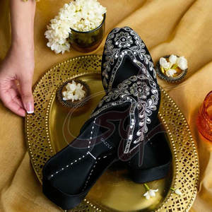 สินค้ามาใหม่ แฟชั่นยั่งยืน ผ้าพิมพ์ลายตามเทรนด์ ปรับแต่งได้ รองเท้าคุสซาผู้หญิง คุณภาพดีที่สุด ดีไซน์ล่าสุด ออกแบบสินค้าของคุณเอง - Product Image 2