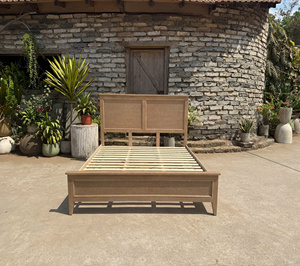 Ensemble de chambre à coucher style campagne française, table à manger rustique en bois massif, chêne du Vietnam, noyer, aulne, acacia, pin, rotin - Product Image 1
