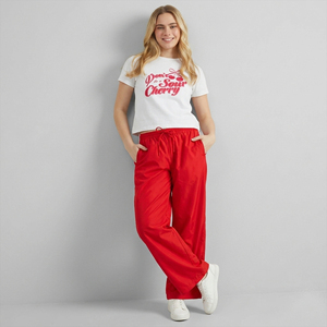 Camiseta Corta Personalizada OEM para Mujer con Estampado de Cerezas Rojas, Corte Holgado, Cuello Redondo, Manga Corta, Tejido de Punto Jersey, 100% Algodón - Product Image 5
