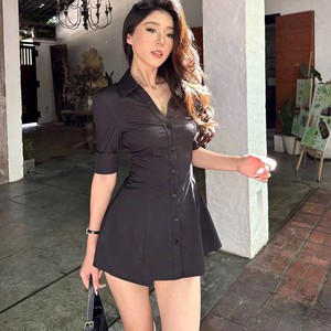 Robe chemise minimaliste sans manches en tissu écologique pour un style urbain moderne - Product Image 1