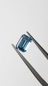 Diamant de laboratoire de 3 carats, taille émeraude, couleur bleu fantaisie, VS2, diamant non monté - Product Image 4