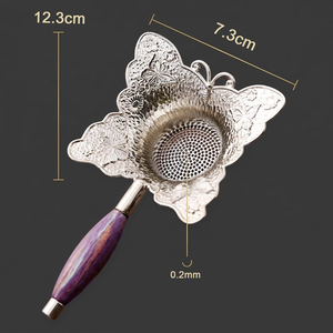 Infuseur à thé papillon argenté avec maille fine et manche en bois, infuseur à thé de luxe pour thé en feuilles, accessoire de cuisine élégant - Product Image 4