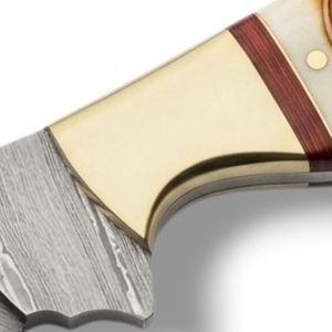 Couteaux de chasse personnalisés pour l'extérieur, lame en acier à motif Damas, manche sculpté, protège-doigts et pointe affûtée pour le camping - Product Image 3