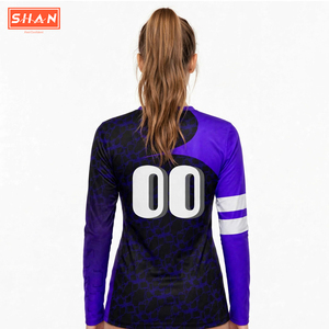 Camiseta deportiva de manga larga con cuello en V para mujer, sublimada con estampado degradado en negro y rosa, para voleibol. - Product Image 4