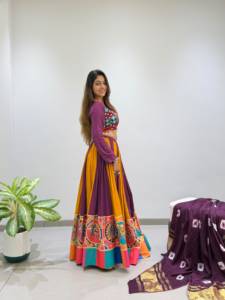 Ensemble Lehenga Traditionnel Indien et Pakistanais Vintage pour Femme, Séchage Rapide, Coton Violet Moutarde, Longueur Ras du Sol, Brodé Ethnique - Product Image 4