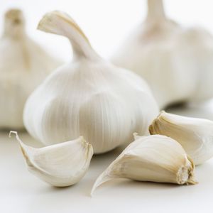Ail blanc frais naturel pur, livré avec une sélection de bulbes de qualité supérieure et selon les normes d'emballage export pour la demande des acheteurs importateurs - Product Image 1