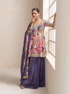 Traje Salwar Kameez Chinon de Talla Única con Bordado, Estilo Moderno para Fiestas, Bodas, Diwali y Eventos de Gala - Product Image 2