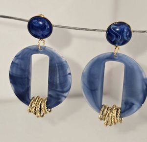 ต่างหูเรซินมีสไตล์สำหรับผู้หญิง ดีไซน์น้ำหนักเบา เหมาะสำหรับการสวมใส่ในชีวิตประจำวัน ลุคปาร์ตี้ และชุดแฟชั่นทันสมัย - Product Image 5