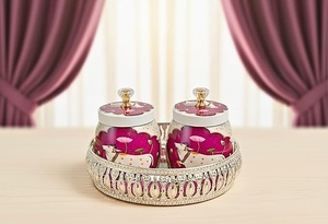 Bandeja Redonda Metálica de Almacenamiento con Diseño de Vaca, Acabado Pulido, Estilo Oriental para Uso en Mesa - Product Image 2
