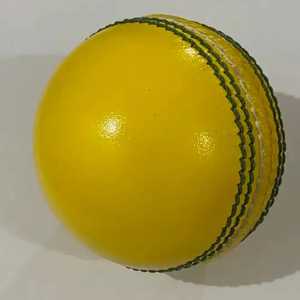 Balles de cricket en gros - Légères, couleurs et logos personnalisés, équipement d'entraînement sportif avec service sur mesure pour hommes - Product Image 2