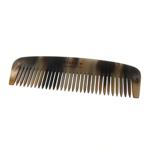 Peigne à barbe artisanal en corne de buffle naturelle pour un coiffage et un soin des cheveux soignés, pratique à emporter. - Product Image 2