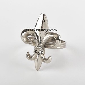 Anneaux de serviette en bois très demandés avec motifs élégants de couleur naturelle, designs promotionnels, décoration de table à manger - Product Image 4