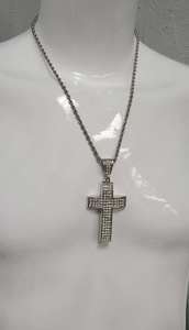 Pendentif Croix Religieuse en Moissanite, Diamant Rond Taillé 2MM, Argent Sterling 925, Bijou Chrétien Fin, Breloque Cadeau - Product Image 2