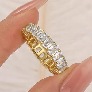 Anillo de Compromiso Clásico de 3.5 Quilates con Corte Esmeralda de Moissanita 925 para Mujer, Anillo de Plata de Ley Chapado en Oro en Oferta - Product Image 5