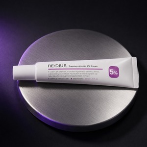 Crème Visage Coréenne Éclaircissante Anti-Rides et Hydratante à l'Arbutine 5% et Adénosine en Tube pour Tous Types de Peau - Product Image 2