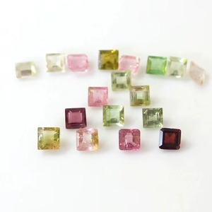 Pierres précieuses naturelles multi-tourmalines, taille carrée, 4 mm, facettées, calibrées, vente en gros, pour la fabrication de bijoux - Product Image 2