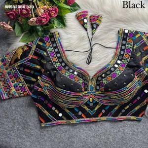 Blouse en soie italienne de haute qualité, ornée de broderies multi-fils, de miroirs et de perles lourdes, avec motifs traditionnels sur les manches – Fournisseur indien - Product Image 5