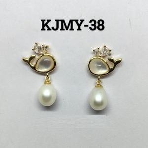 Pendientes de Perlas Simples de Calidad de Exportación para Uso Casual y Formal en la Oficina, Regalo para Ella, Disponibles para la Venta - Product Image 4