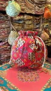 Pochette indienne artisanale brodée pour femme, sac à cordon, cadeau de mariage pour invités, sacs de remerciement - Product Image 1