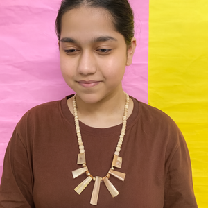 Collar Artesanal de Cuerno de Búfalo con Cuentas de Madera Natural y Colgantes Trapezoidales para Joyería de Estilo Étnico y Bohemio Elegante - Product Image 6