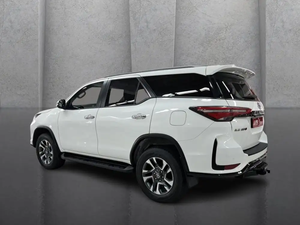 Venta en subasta de <span class=keywords><strong>Toyota</strong></span> Fortuner 2.8GD 6 4x4 <span class=keywords><strong>GR</strong></span> Sport SUV 2024 2025 Usado, Full Equipo, en buen estado - Product Image 3