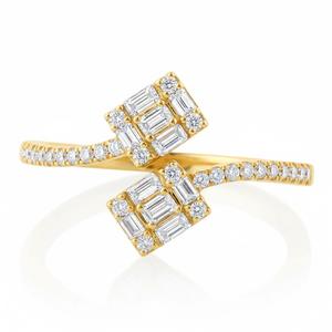 Anillo de compromiso de plata de ley con circonita cúbica talla baguette estilo Toi et Moi de vástago abierto con pavé para mujer - Product Image 1