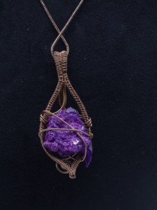 Collier en agate naturelle avec pendentif enroulé de fil de cuivre |   Collier artisanal bohème en pierres précieuses - Product Image 3