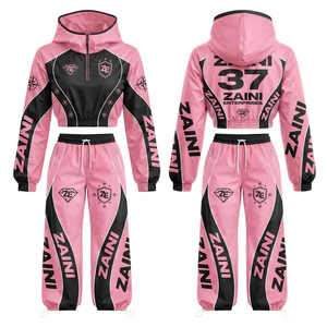 Conjunto Deportivo de Alta Calidad para Mujer, Chaqueta Corta con Capucha y Pantalones Jogger, Diseño con Paneles Rosa y Negro, 240 GSM, Poliéster y Spandex - Product Image 1